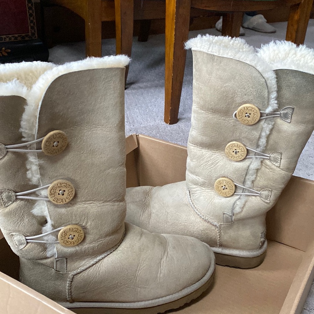 Bailey Button tall UGGs